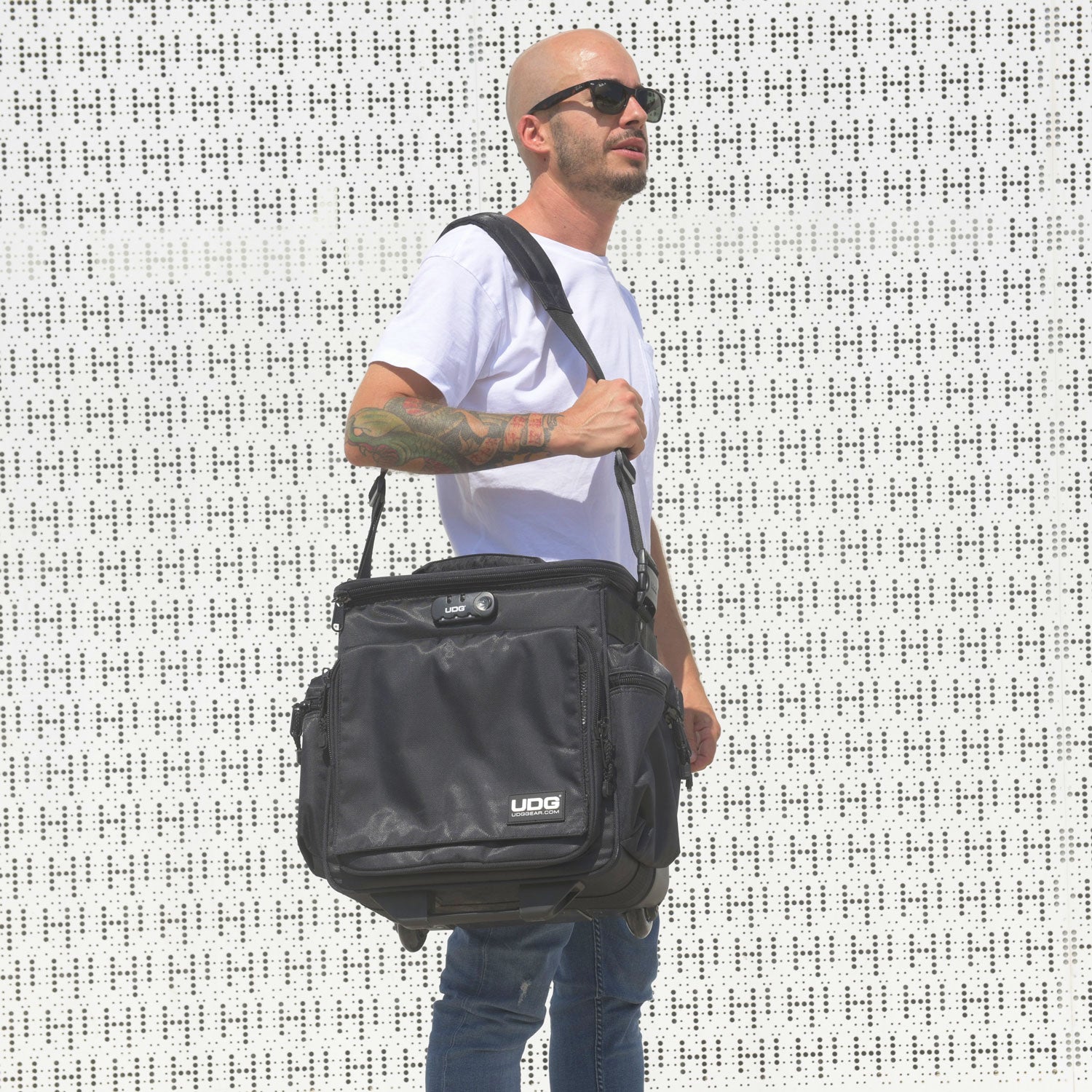 udg-ultimate-slingbag-trolley-set-deluxe-mk2-dj-trolley-set-f-r-12-vinyl image 4