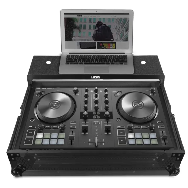 udg-ultimate-flight-case-f-r-native-instruments-traktor-kontrol-s2-mk3-black-plu image 1