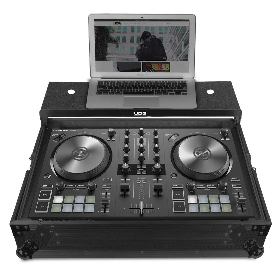 udg-ultimate-flight-case-f-r-native-instruments-traktor-kontrol-s2-mk3-black-plu image 1