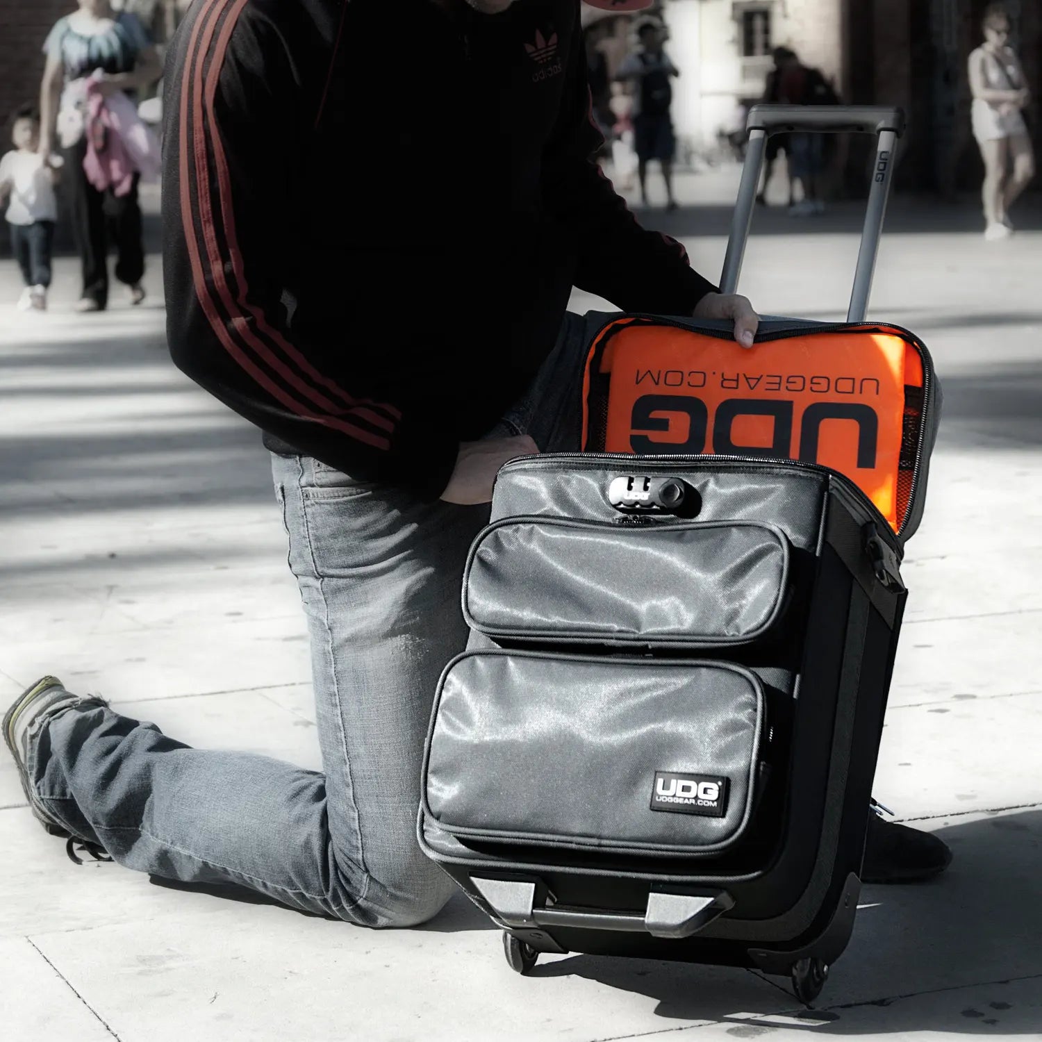 udg-ultimate-digi-trolley-to-go-black-orange-inside-dj-trolley image 2