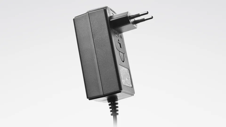 native-instruments-power-supply-40w-netzteil-f-r-traktor-kontrol image 1