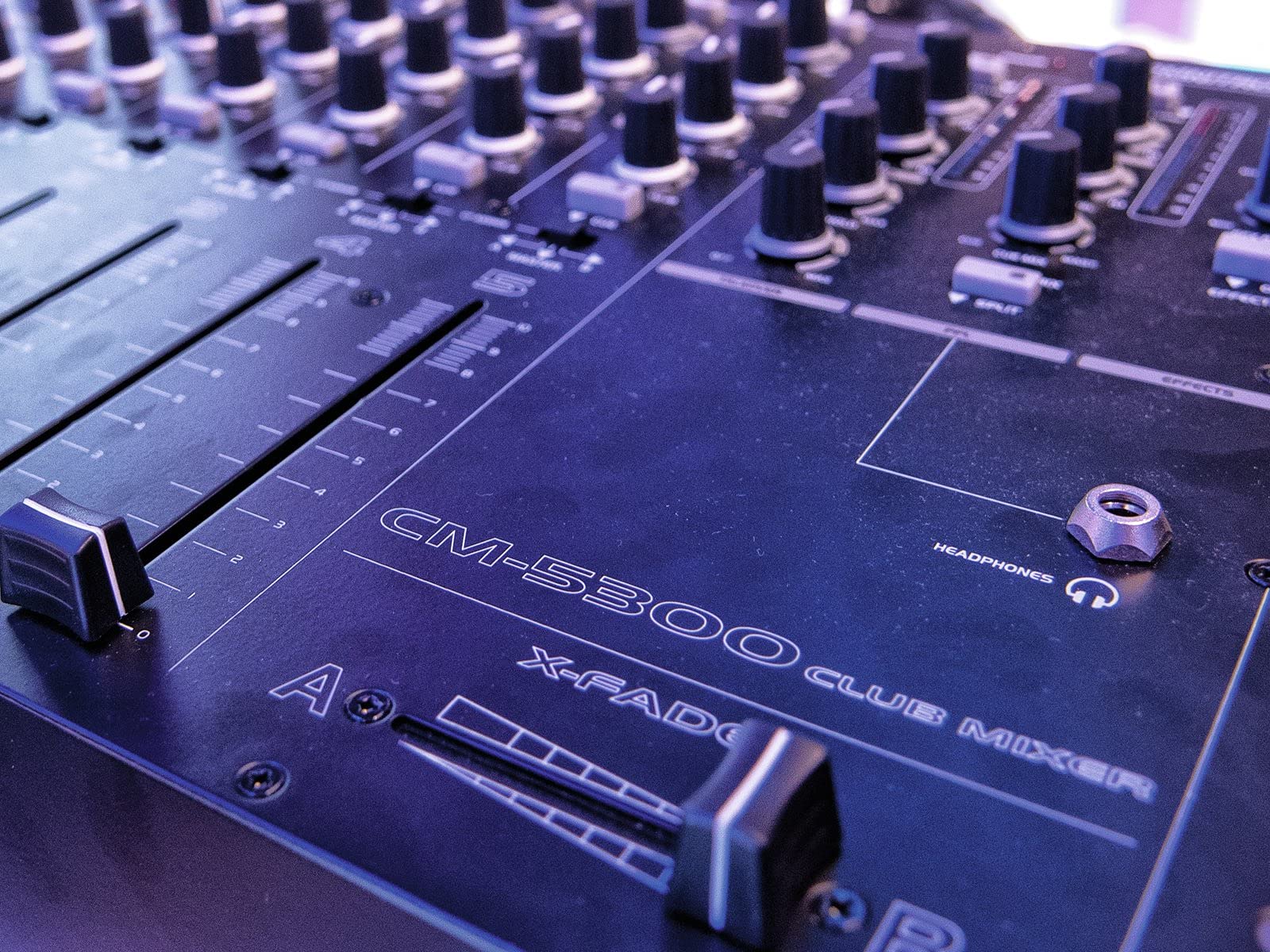 omnitronic-cm-5300-club-mixer-professioneller-5-kanal-stereo-mixer image 7