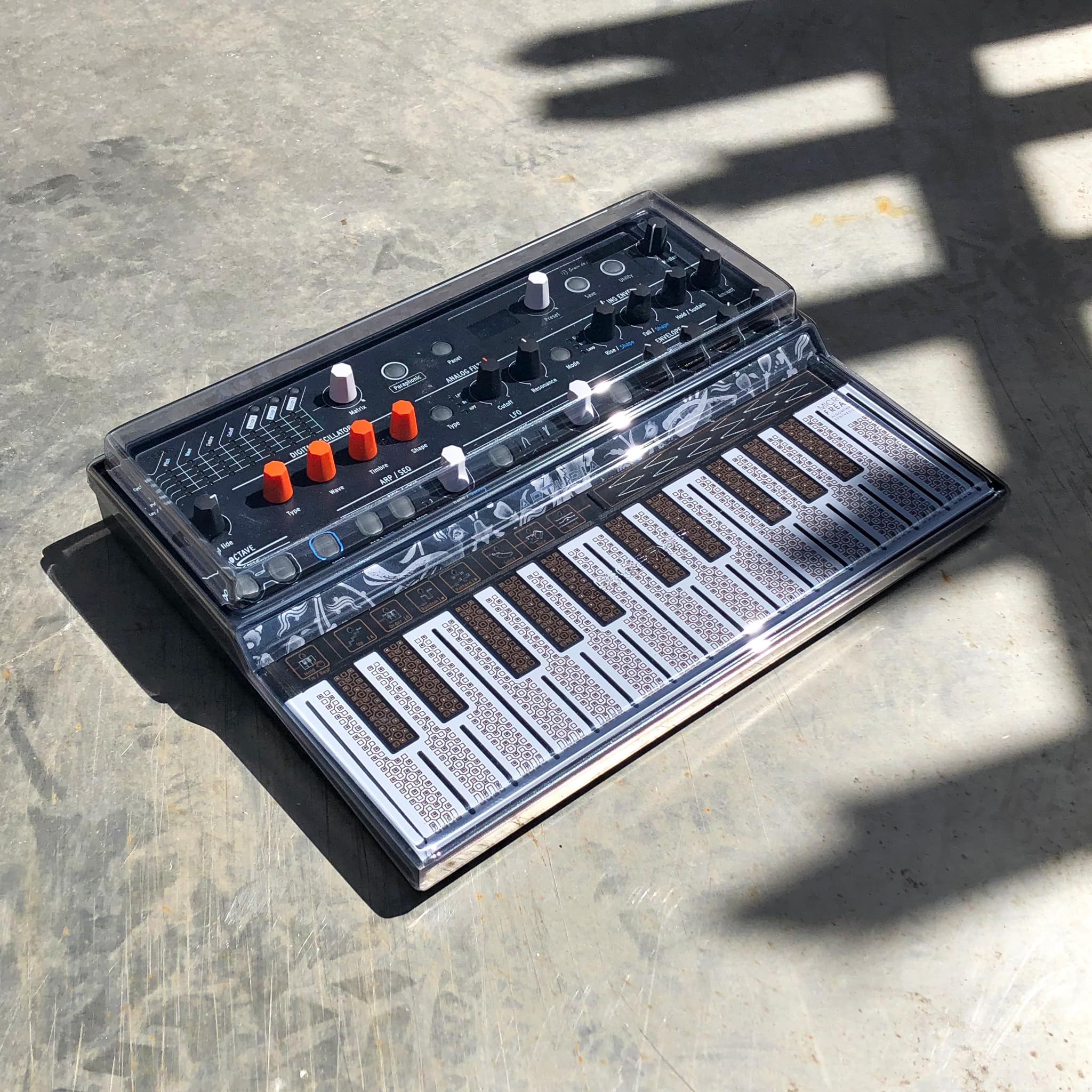 decksaver-arturia-microfreak-cover-schutzabdeckung-f-r-microfreak-synthesizer image 2
