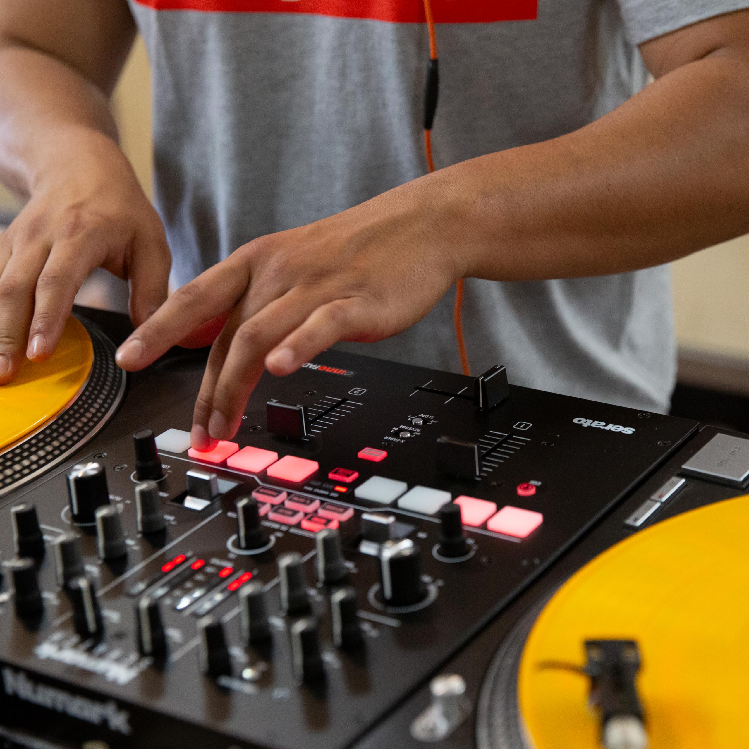 numark-scratch-2-kanal-dj-mixer-f-r-serato-dj-pro-mit-dvs image 4