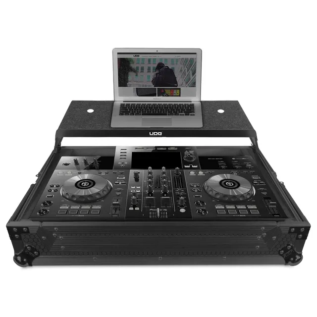 udg-ultimate-flight-case-pioneer-dj-xdj-rr-black-plus-mit-laptop-shelf-und-rolle image 1