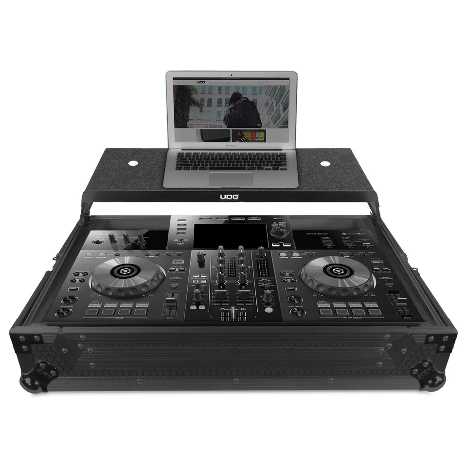 udg-ultimate-flight-case-pioneer-dj-xdj-rr-black-plus-mit-laptop-shelf-und-rolle image 1