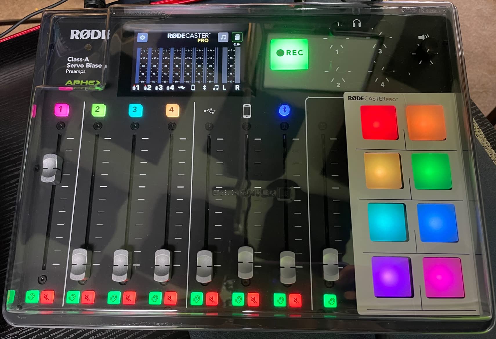 Passt perfekt auf den Rodecaster Pro