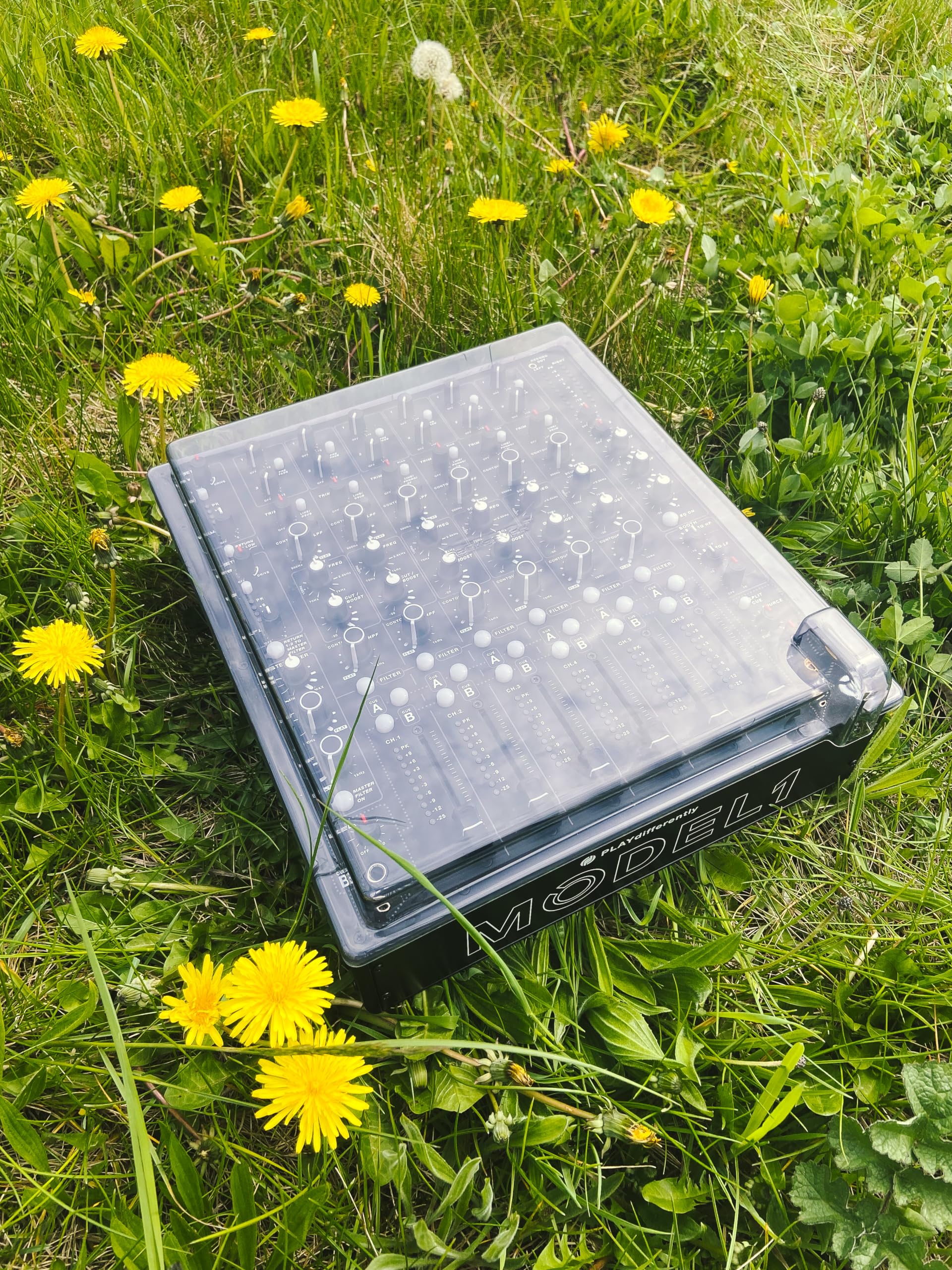 decksaver-playdifferently-model-1-mixer-cover image 2