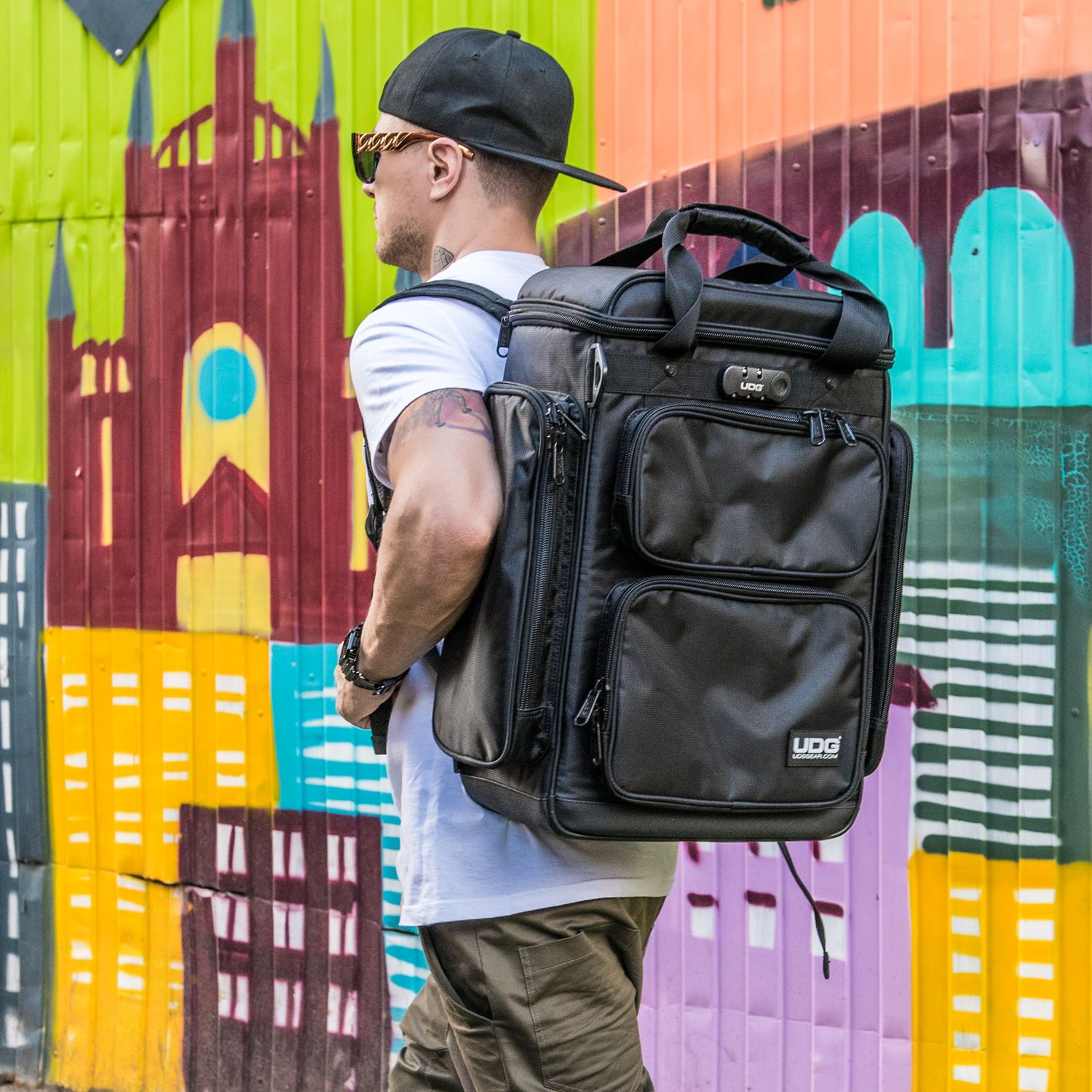 udg-ultimate-producerbag-large-black-orange-inside-dj-rucksack image 2