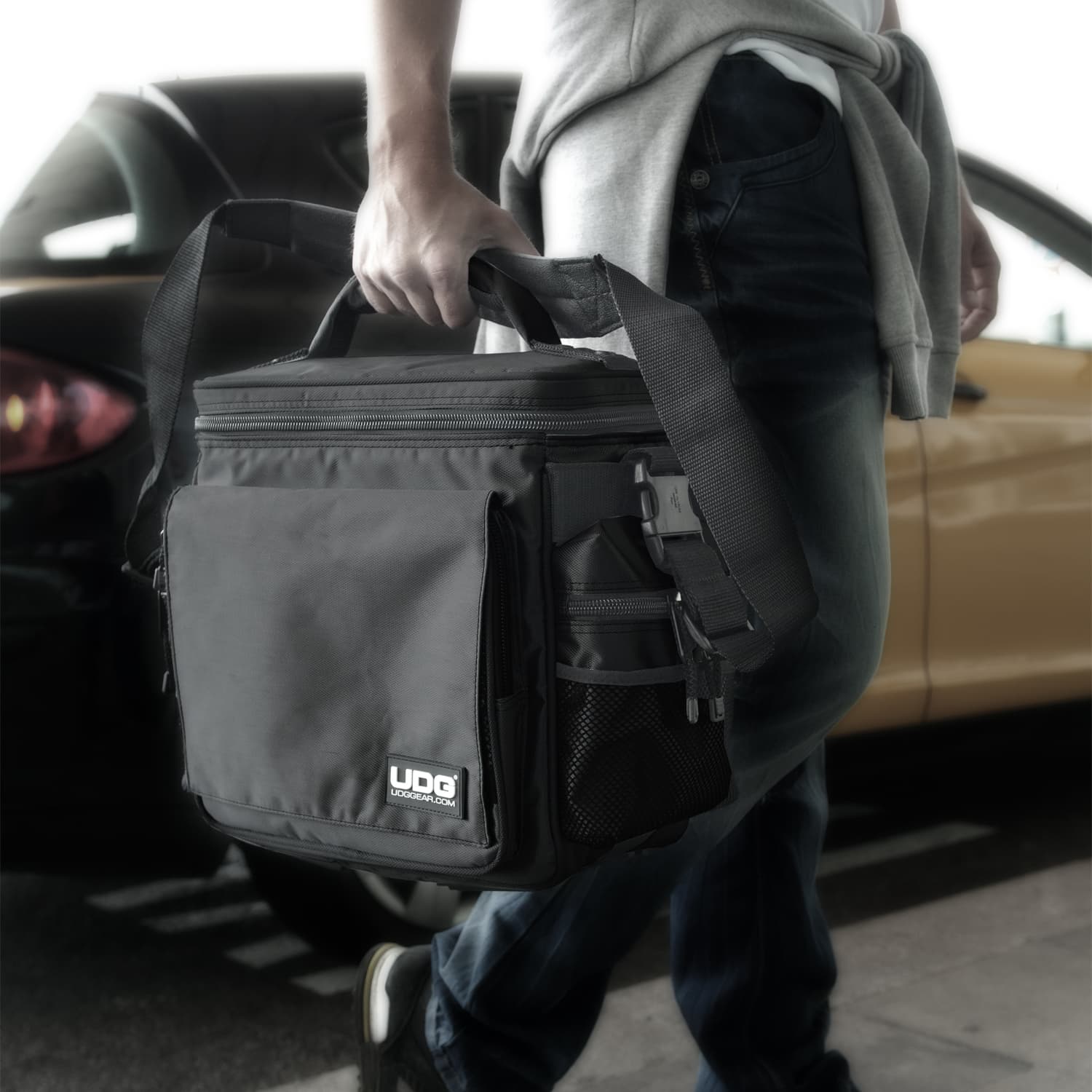 udg-ultimate-slingbag-mk2-dj-tasche-f-r-ca-50-vinyl image 2